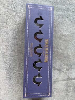 True Religion Men's 5-Pack Crew Socks Gift Box - Navy with Gold Logo